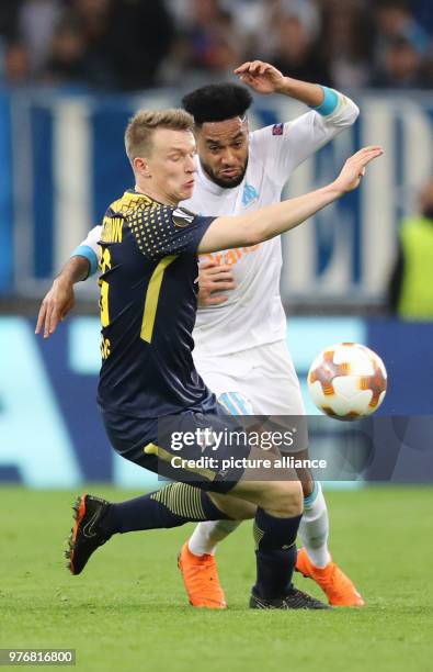 April 2018, France, Marseille: Football, Europa League quarter final, Olympique Marseille vs RB Leipzig at the Orange Velodrome. Lukas Klostermann of...