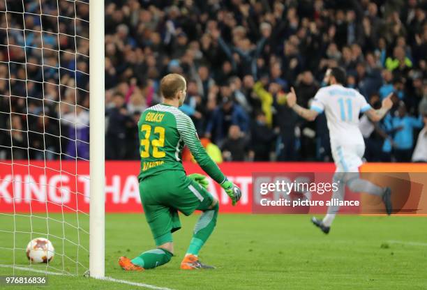 April 2018, France, Marseille: Football, Europa League quarter final, Olympique Marseille vs RB Leipzig at the Orange Velodrome. RB Leipzig goalie...