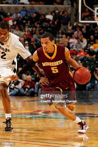 Guard Devoe Joseph of the Minnesota Golden Gophers dribbles the ball during their 69-42 win over the Purdue Boilermakers in the semifinals of the Big...