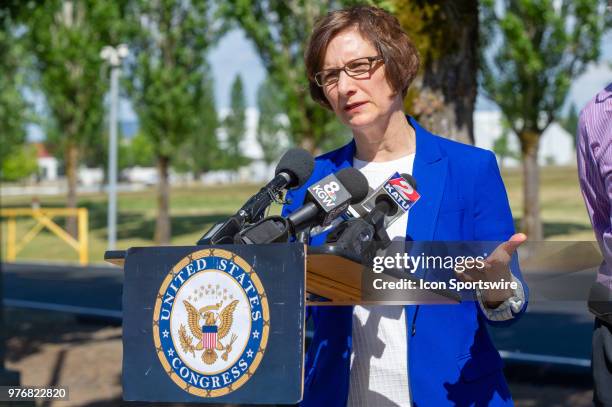 Representative Suzanne onamici speaks at the joint press conference with also US representative Earl Blumenauer and US Senators Jeff Merkley and Ron...