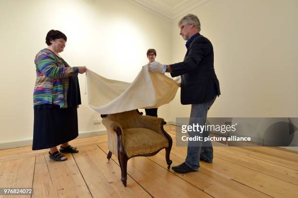 April 2018, Germany, Trier: Art historian Peter Pfister of the Friedrich-Ebert-Foundation and Elisabeth Neu, director of the Karl-Marx-Museum in...