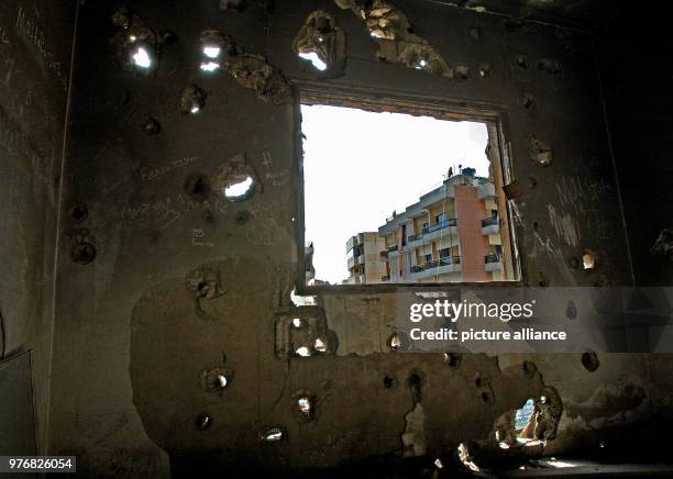 Ravaged Building 1,030 Civil War Bullet Stock Photos, High-Res Pictures, and Images ...