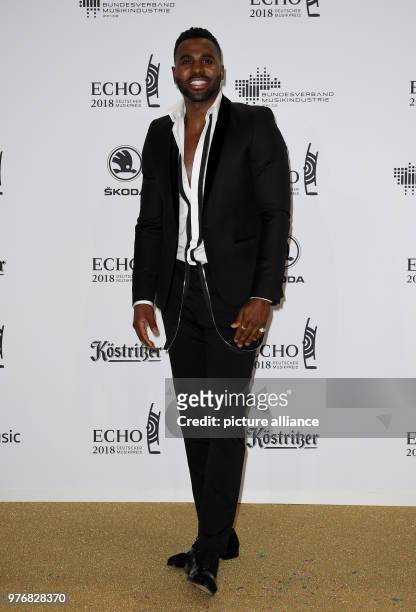 April 2018, Germany, Berlin: American R&B, pop singer and song writer Jason Derulo arriving at the 27th German music awards ceremony, Echo. Photo:...