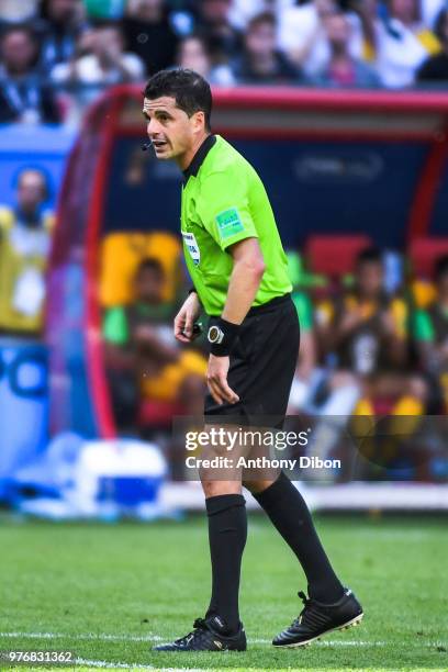 Referee Andres Cunha during the 2018 FIFA World Cup Russia group C match between France and Australia at Kazan Arena on June 16, 2018 in Kazan,...