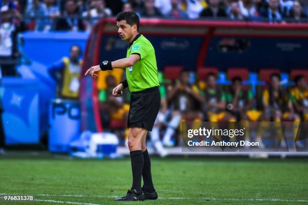 Referee Andres Cunha during the 2018 FIFA World Cup Russia group C match between France and Australia at Kazan Arena on June 16, 2018 in Kazan,...