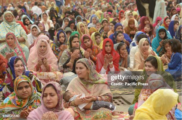 Large number of Pakistani faithful Muslims offer Eid al-Fitr prayers to celebrate the end of the holy month of Ramadan, at a historical Badshahi...