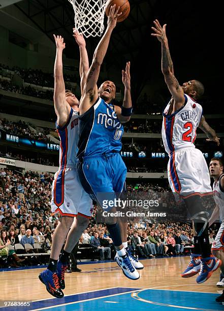 Shawn Marion of the Dallas Mavericks goes in for the layup against Danilo Gallinari and Wilson Chandler of the New York Knicks during a game at the...
