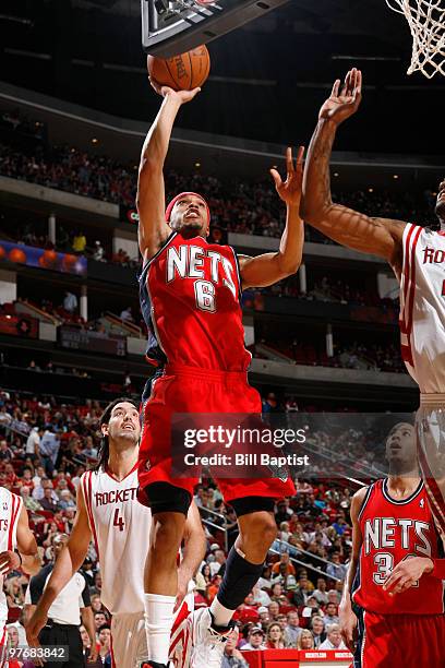 Courtney Lee of the New Jersey Nets shoots the ball against the Houston Rockets on March 13, 2010 at the Toyota Center in Houston, Texas. NOTE TO...