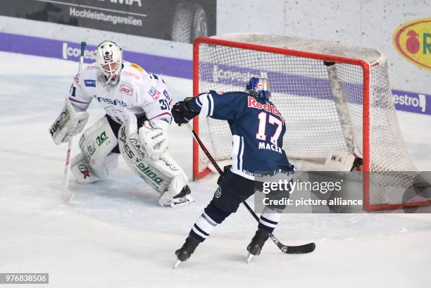 April 2018, Germany, Munich: Ice hockey, German Ice Hockey League , EHC Red Bull Munich vs Eisbaeren Berlin, championship match, finals at the...