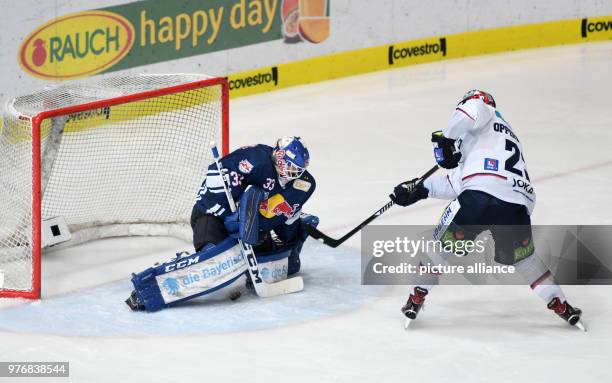 April 2018, Germany, Munich: Ice hockey, German Ice Hockey League , EHC Red Bull Munich vs Eisbaeren Berlin, championship match, finals at the...