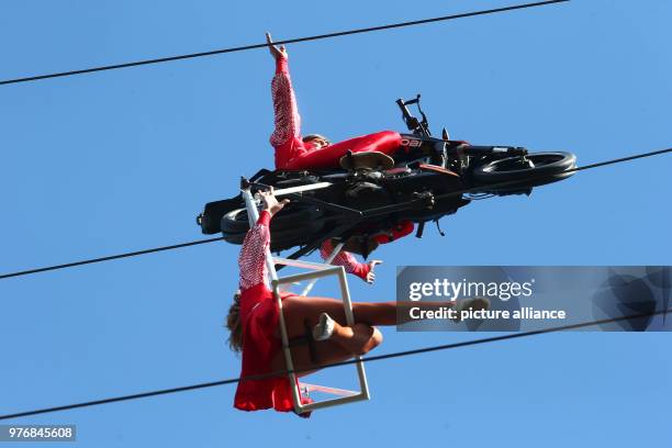 April 2018, Germany, Drognitz: High-wire artists of the 'Geschwister Weisheit' are on a motorbike and drive across the Hohenwarte reservoir on wire...