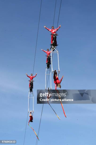 April 2018, Germany, Drognitz: High-wire artists of the 'Geschwister Weisheit' are on a motorbike and drive across the Hohenwarte reservoir on wire...
