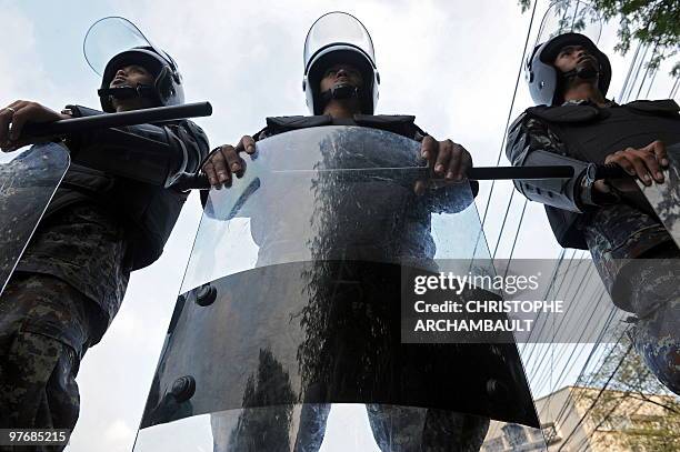 Maximum Security Riot Guard 521 Trigger Guard Stock Photos, High-Res Pictures, and Images - Getty ...