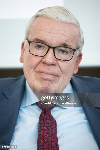 March 2018, Germany, Hamburg: The logistics billionaire and Hamburger SV investor Klaus Michael Kuehne delivers a statement during the press...