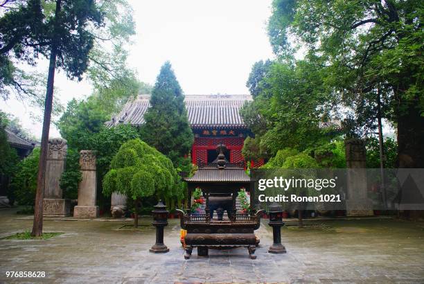 mahavira hall of the temple sources of law - censer stock pictures, royalty-free photos & images