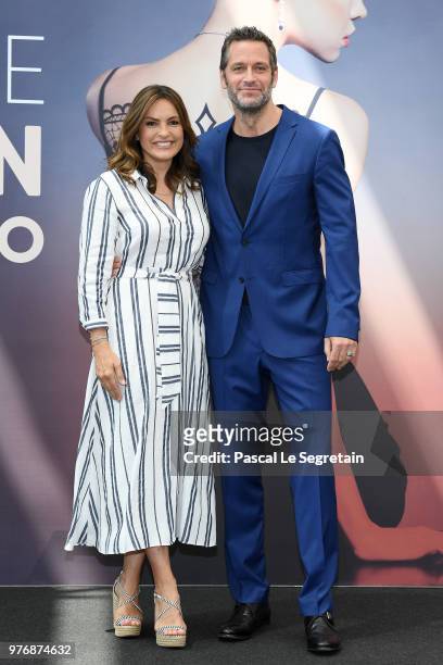 Mariska Hargitay from the serie "Law & Order : SVU" and Peter Hermann attend a photocall during the 58th Monte Carlo TV Festival on June 17, 2018 in...