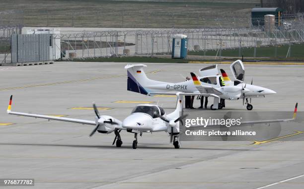 Five new Diamond DA-42 "Twin Star" twin-engined aircraft are commissioned for the Lufthansa flying school replacing the about Piper PA-44 training...