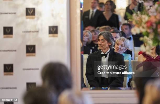 April 2018, Hamburg, Germany: A view into the mirror shows the award winner Kent Nagano at the Hotel Louis C. Jacob in Hamburg-Nienstedten during the...