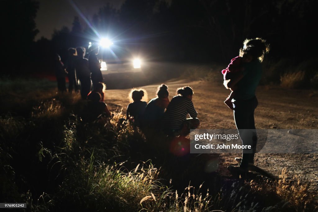 Border Patrol Agents Detain Migrants Near US-Mexico Border