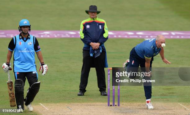 Darren Stevens of Kent bowls during the Royal London One-Day Cup Semi-Final match between Worcestershire Rapids and Kent at New Road on June 17, 2018...