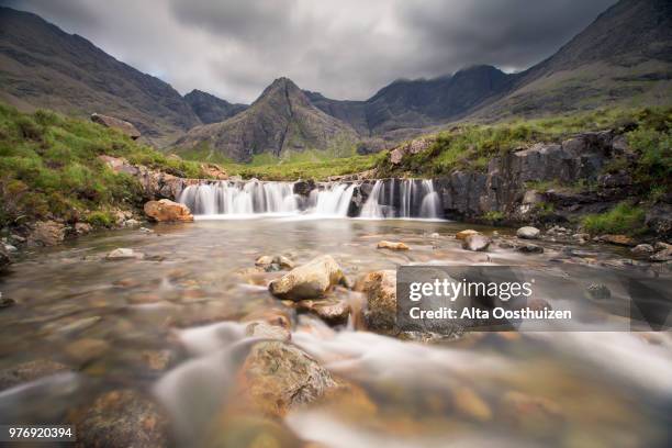 waterfall in fairy pools rocky stream on isle of skye scotland - cuillins stock-fotos und bilder