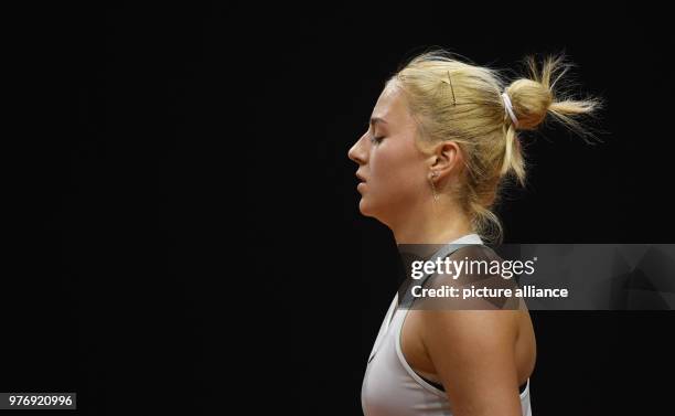 April 2018, Stuttgart, Germany: Tennis: WTA-Tour - Stuttgart, Singles, Ladies: The Ukraine's Marta Kostyuk playing against France's Garcia. Photo:...