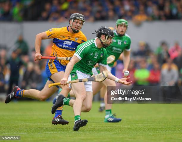 Ennis , Ireland - 17 June 2018; Graeme Mulcahy of Limerick in action against Jack Browne of Clare during the Munster GAA Hurling Senior Championship...