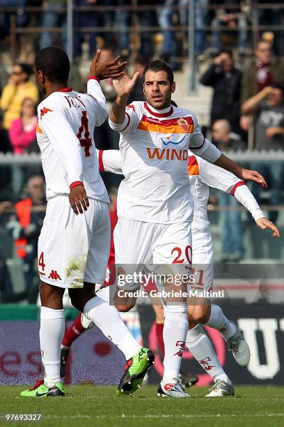 Simone Perrotta of AS Roma celebrates the goal during the Serie A match between AS Livorno Calcio and AS Roma at Stadio Armando Picchi on March 14,...