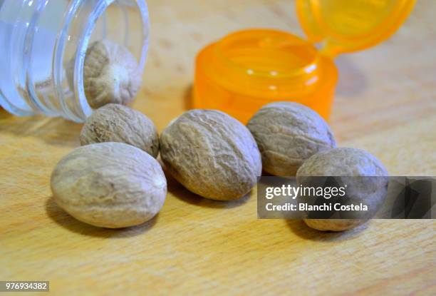 nut, dry fruit on a table - el-puerto-de-santa-maría photos et images de collection