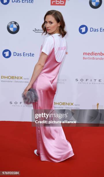 April 2018, Germany, Berlin: Actress Alina Levshin arriving at the 68th award ceremony of the German film prize 'Lola'. Photo: Britta...