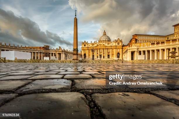 st. peters square, rome, italy - st peters square stock-fotos und bilder