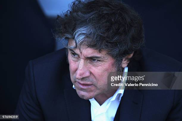 Siena head coach Alberto Malesani looks on prior to the Serie A match between Juventus FC and AC Siena at Stadio Olimpico di Torino on March 14, 2010...