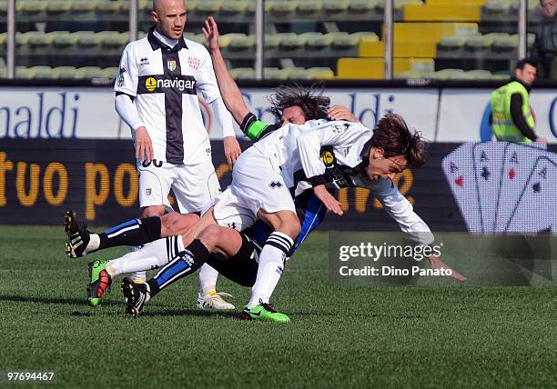 Cristiano Doni of Atalanta battles for the ball with Daniele Galloppa of Parma during the Serie A match between Parma FC and Atalanta BC at Stadio...