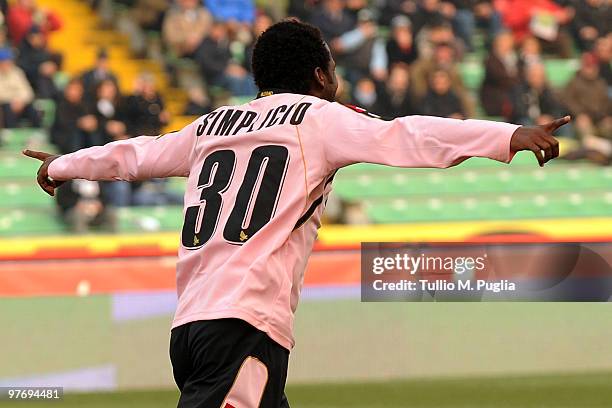 Fabio Simplicio of Palermo celebrates scoring the equalizing goal during the Serie A match between Udinese Calcio and US Citta di Palermo at Stadio...