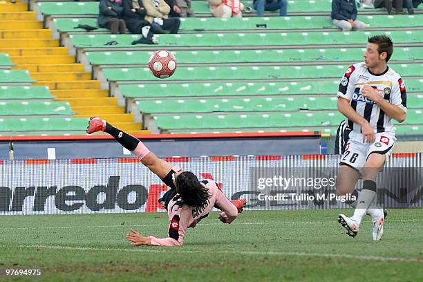 Edinson Cavani of Palermo scores his goal during the Serie A match between Udinese Calcio and US Citta di Palermo at Stadio Friuli on March 14, 2010...