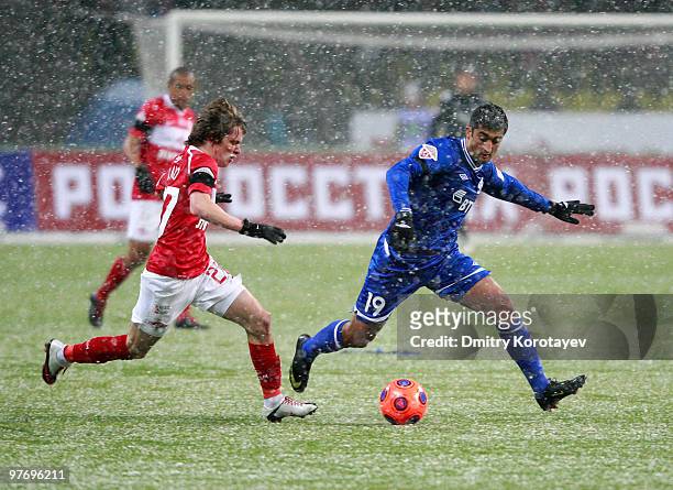 Jano Ananidze of FC Spartak Moscow battles for the ball with Aleksandr Samedov of FC Dynamo Moscow during the Russian Football League Championship...
