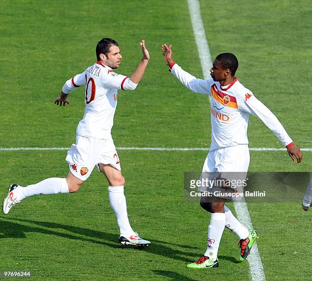 Simone Perrotta and Juan of Roma celebrate the goal of Simone Perrotta during the Serie A match between AS Livorno Calcio and AS Roma at Stadio...