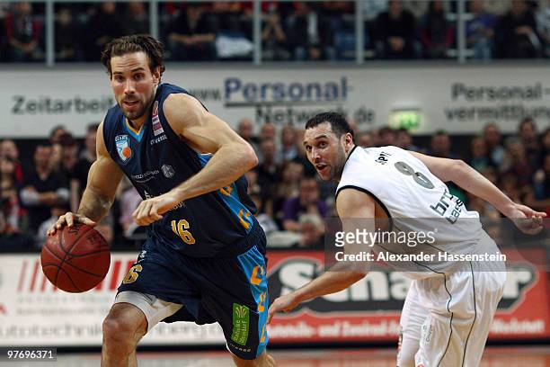Brant Bailey of Duesseldorf drives to the basket against Predrag Suput of Bamberg during the Basketball Bundesliga match between Brose Baskets...