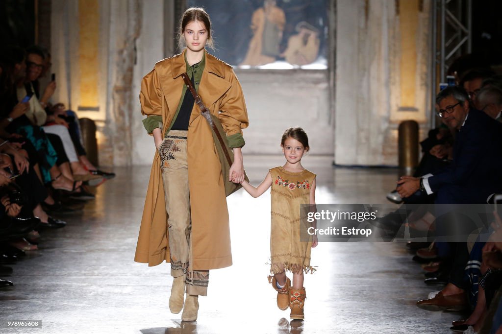 Alberta Ferretti - Runway - Milan Men's Fashion Week Spring/Summer 2019