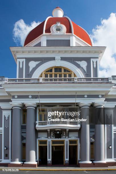 palacio de gobierno in cienfuegos, cuba - gobierno stock-fotos und bilder