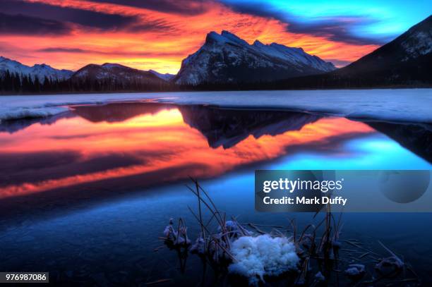 vermillion lakes mount rundle - mark rundele stock pictures, royalty-free photos & images