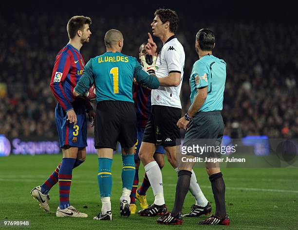 Goalkeeper Victor Valdes of FC Barcelona seperates Gerard Pique and Nikola Zigic of Valencia during the La Liga match between Barcelona and Valencia...
