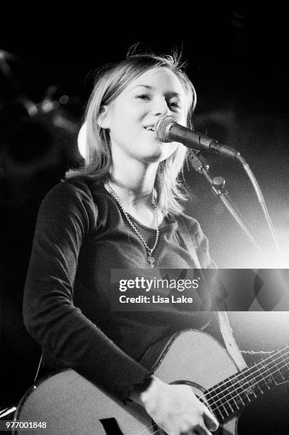 Jewel performs on January 23, 1996 in Allentown, Pennsylvania.