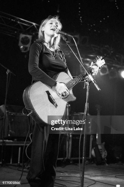 Jewel performs on January 23, 1996 in Allentown, Pennsylvania.