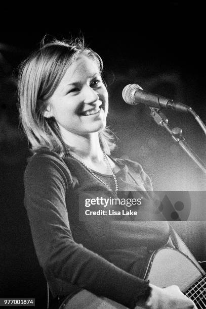 Jewel performs on January 23, 1996 in Allentown, Pennsylvania.