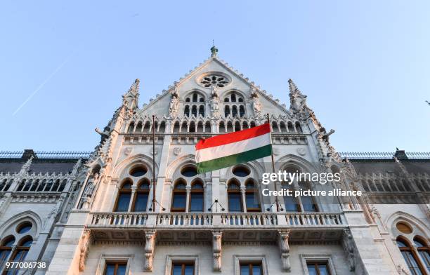 April 2018, Hungary, Budapest: The parliament building on the river danube. It is the seat of the Hungarian parliament. Photo: Jens...