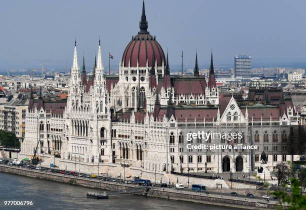 April 2018, Hungary, Budapest: The parliament building on the river danube. It is the seat of the Hungarian parliament. Photo: Jens...