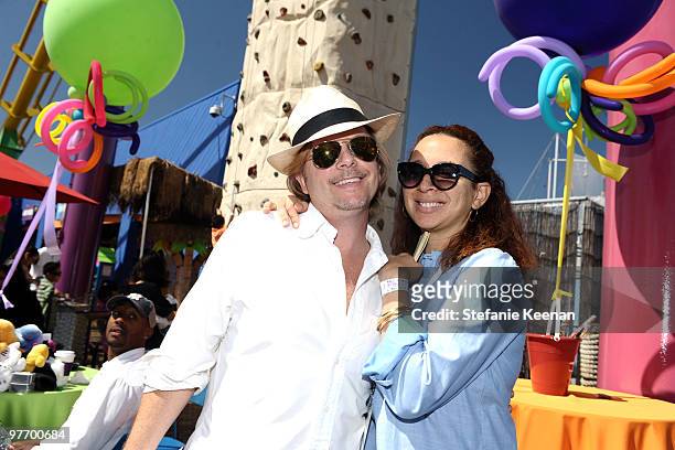 Actors David Spade and Maya Rudolph attend the Make-A-Wish Foundation's Day of Fun hosted by Kevin & Steffiana James held at Santa Monica Pier on...