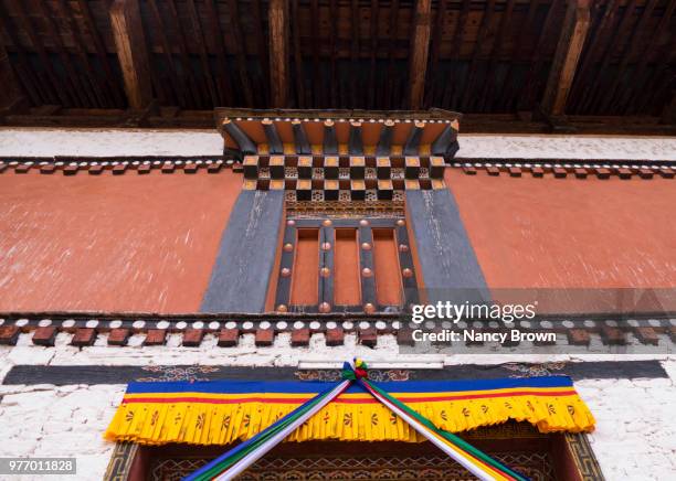 architectural details in kyichhu temple in bhutan - circa 7th century - fotografias e filmes do acervo