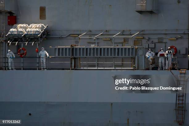 Italian navy vessel Orione carrying migrants arrives at the Port of Valencia on June 17, 2018 in Valencia, Spain. The Aquarius rescue ship is...